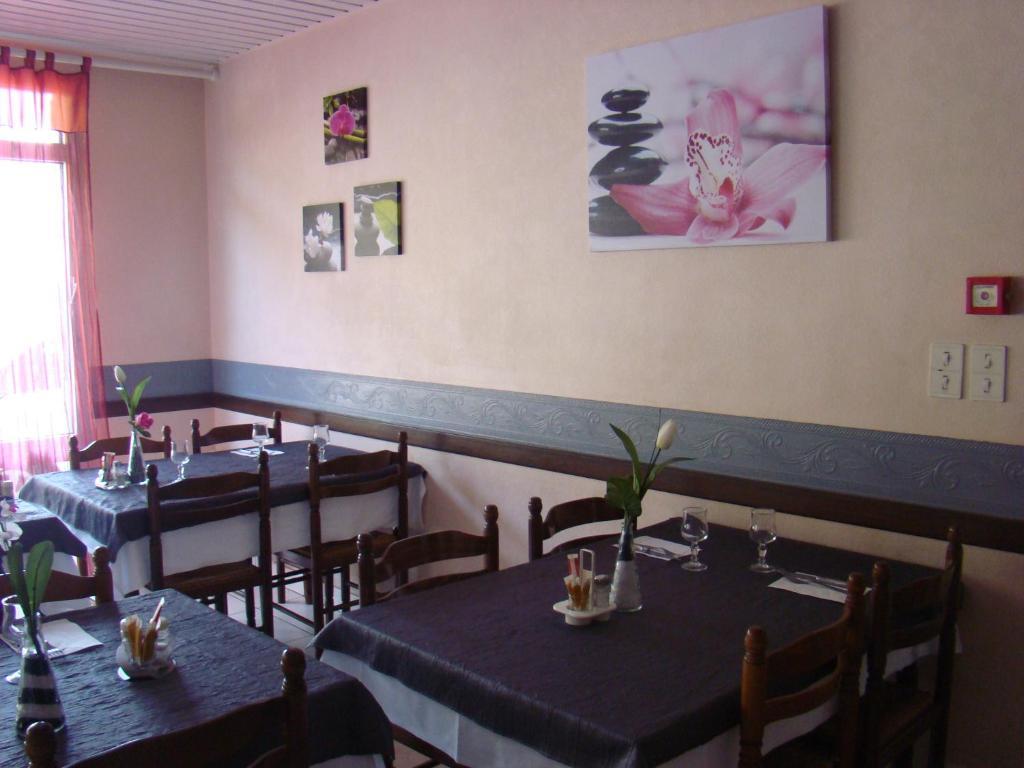 Hotel Le Passiflore แซ็ง-โปล-เดอ-ลีอง ภายนอก รูปภาพ