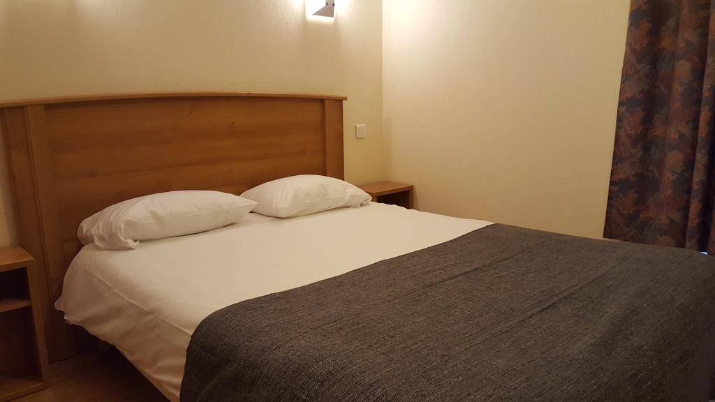 Hotel Le Passiflore แซ็ง-โปล-เดอ-ลีอง ภายนอก รูปภาพ