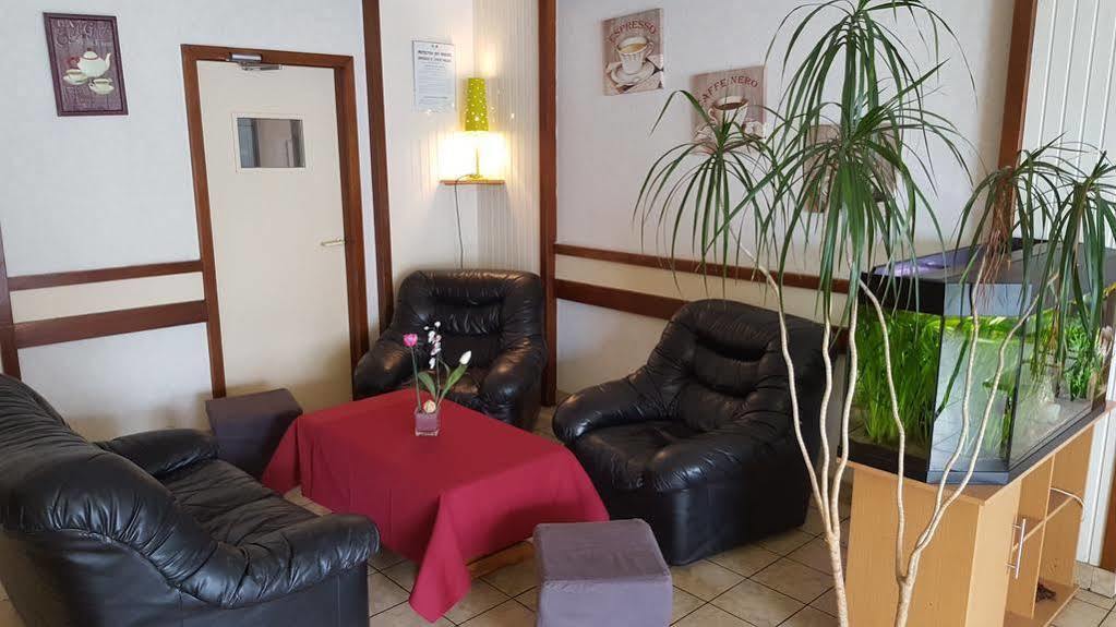 Hotel Le Passiflore แซ็ง-โปล-เดอ-ลีอง ภายนอก รูปภาพ