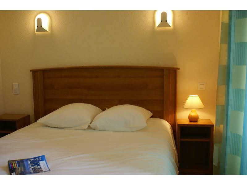 Hotel Le Passiflore แซ็ง-โปล-เดอ-ลีอง ภายนอก รูปภาพ
