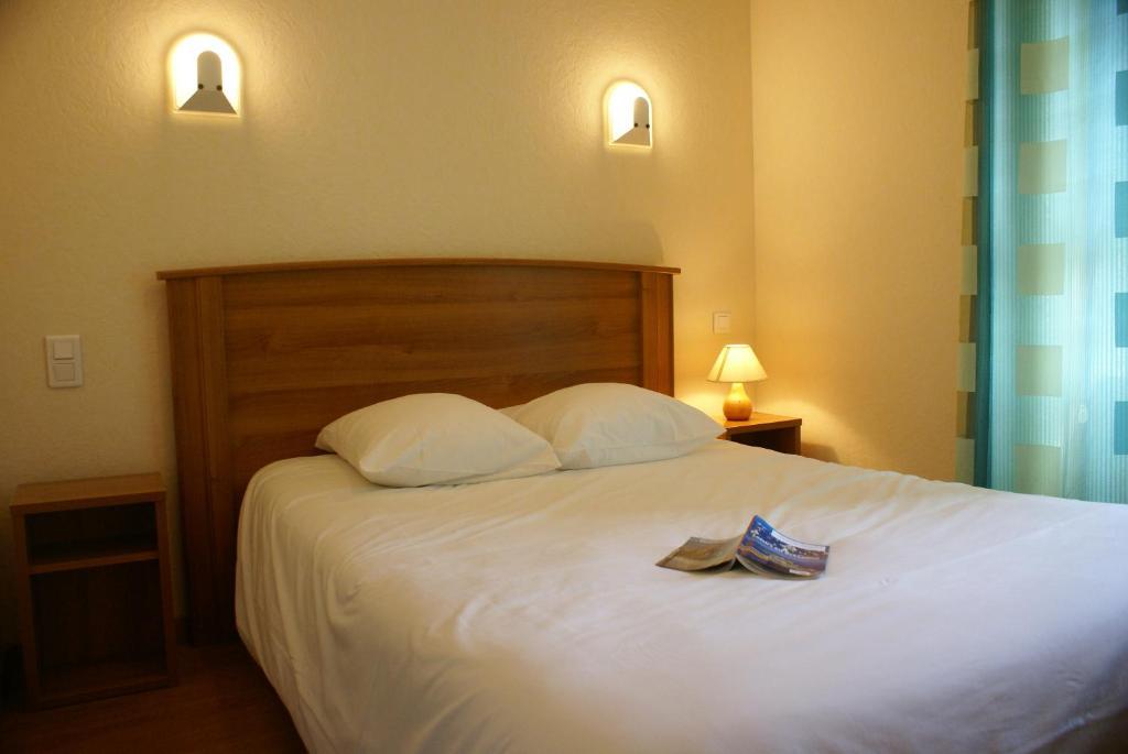Hotel Le Passiflore แซ็ง-โปล-เดอ-ลีอง ห้อง รูปภาพ